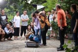Mở màn 'Đại Kê chạy đi' phần 2: Mẹ con Đại Kê 'ê chề' bị ông Sơn đuổi về xóm gà