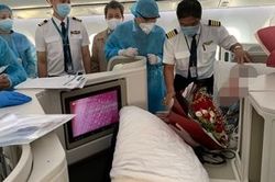 Hình ảnh phi công người Anh về tới quê hương