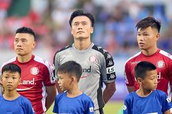 Cờ đến tay Bùi Tiến Dũng