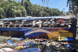 Vụ xe khách lao xuống vực khiến 6 người tử vong: 2 nạn nhân diễn biến nặng