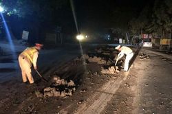 Đổ bùn đất dài 1km trên đường Hồ Chí Minh rồi trốn chạy