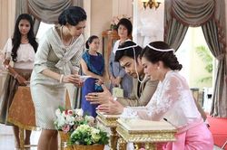 Trong ngày cưới, quan khách ngỡ ngàng với 'quà khủng' mà mẹ chồng trao cho con dâu nhưng chỉ có tôi là biết sự thật