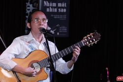 Cộng đồng mạng xôn xao vì người chấp bút vắng mặt trong buổi ra mắt sách của Hà Chương