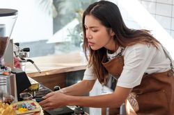 Minh Tú 'khoe' nhan sắc xinh đẹp dù tăng cân khi kẹt lại Bali 4 tháng liên tiếp