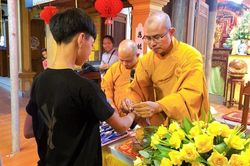 Nghệ An : Nhiều chùa tổ chức cầu nguyện, tiếp sức mùa thi
