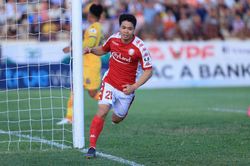 Dưới bàn tay HLV Chung Hae-seong, Công Phượng đá hay chưa từng thấy