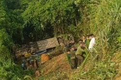 Lộ nhiều sai phạm vụ xe khách lao xuống vực khiến 6 người tử vong