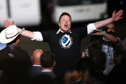 Tỷ phú Elon Musk là thiên tài hay kẻ đi bán ảo tưởng?