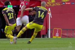 Ole Solskjaer: 'Romeu lẽ ra phải bị đuổi vì triệt hạ Greenwood'