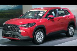 Toyota Corolla Cross 1.8 máy xăng trang bị có nghèo nàn?