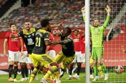 Man Utd-Southampton: 'Quỷ đỏ' đánh rơi chiến thắng ở phút bù giờ