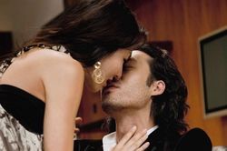 'Đòn chí mạng' của gái quán cà phê võng khiến chồng tôi mặt cắt không giọt máu