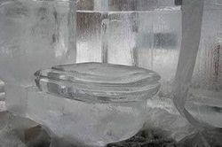 Cười sái quai hàm với những chiếc bồn cầu 'băng thanh, ngọc khiết'... 'đi' một lần cạch tới già