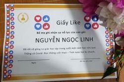 Phụ huynh sáng tạo 'giấy like' và tổ chức luôn lễ bế giảng tại nhà để động viên 2 cô con gái nhận 'mưa' lời khen