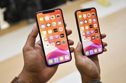 Samsung phạt Apple gần 1 tỉ USD vì iPhone bán ế ẩm