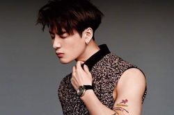 Vương Gia Nhĩ (Jackson Wang) khoe cơ bắp cuồn cuộn trên Elle, hé lộ ý nghĩa những hình xăm