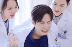 Bị Weibo mời đến kiểm điểm, phía Tiêu Chiến vội vã lên bài xin lỗi, netizen: 'Nên đổi tên thành Chiến Sorry'