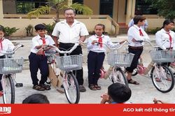 Người có uy tín với phong trào khuyến học