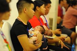 Bố mẹ mang gen bệnh Thalassemia hạnh phúc vỡ òa đón con chào đời khỏe mạnh