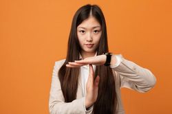 Chia tay rồi còn nhắn tin làm gì? Và hàng loạt cách hành xử khác sao cho hợp thời