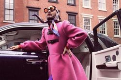 Marc Jacobs gây tranh cãi khi mặc quần áo nữ, trang điểm đậm