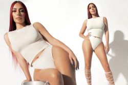 Hình thể săn chắc và 'siêu vòng ba' đẫy đà của Kim Kardashian