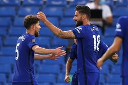 Olivier Giroud lập công giúp Chelsea giành chiến thắng quý giá