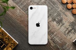 Bị chê lỗi thời nhưng iPhone SE 2020 vẫn giúp Apple đạt thành tích ấn tượng