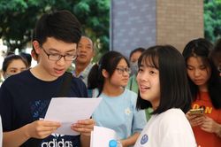 Thi Văn trường chuyên Sư phạm: Thí sinh 'than' đề khó