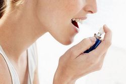 Có phải đau họng do dùng thuốc xịt hen phế quản?