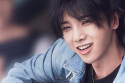 Trong thế giới fangirl: Càng lớn càng mất đi can đảm, rồi một ngày gặp được Hoa Thần Vũ