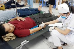 Gần 100 người ngộ độc sau bữa tiệc công ty sản xuất thuốc sâu