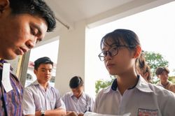 Đề thi Tiếng Anh dễ, một số thí sinh chỉ mất 15 phút làm bài