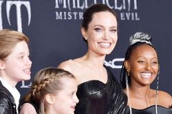 6 con của Angelina Jolie đều học trường danh tiếng