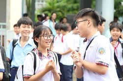 Thí sinh thi vào 10 TP.HCM hồ hởi vì đề Ngữ văn vừa sức