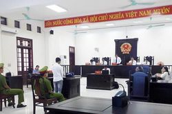 Gã hàng xóm rủ bé gái 8 tuổi vào rừng bẫy thú rồi hãm hiếp