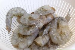 Món tôm xào ớt chuông đầy đủ dinh dưỡng đổi vị cho cả nhà