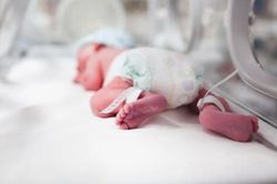Phụ nữ ở gần nơi sản xuất khí đốt có thể làm gia tăng nguy cơ sinh non