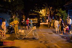 'Phương án B' bị chặn, hàng chục xe rác tại Hà Nội tiếp tục không có chỗ đổ