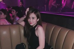 Sau ly hôn, bà xã Hoài Lâm dành thời gian chăm chút bản thân, vui vẻ đi chơi club cùng bạn bè