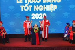 Trải qua '7749 kiếp nạn' cuối cùng cũng tốt nghiệp Đại học, nam sinh có màn ăn mừng cực ấn tượng
