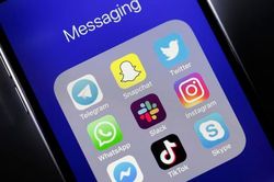 Khi TikTok 'lâm nguy', Facebook đã sẵn sàng chớp thời cơ