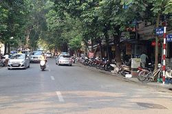 Taxi chỉ được lưu thông một chiều trên phố Phủ Doãn