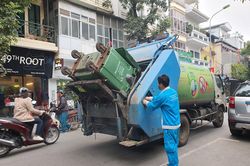 Thực hiện phân luồng vận chuyển rác về các khu xử lý