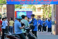 Hải Phòng: Những hình ảnh chỉ có thể bắt gặp trong mỗi mùa thi