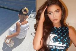 Kylie Jenner mua túi Louis Vuitton cho con gái hết bao nhiêu tiền mà bị mắng dữ dội?