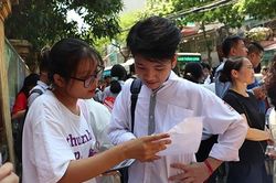 Muôn vẻ tâm trạng của phụ huynh và thí sinh thi vào lớp 10
