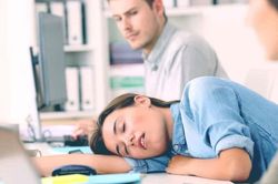 Nguyên nhân khiến bạn luôn cảm thấy buồn ngủ