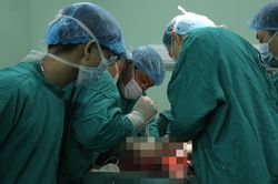 Người đàn ông mang 6 khối u trong cơ thể
