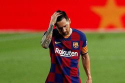 Video clip Barcelona 1-2 Osasuna: Barca gục ngã trong ngày Real đăng quang Liga
